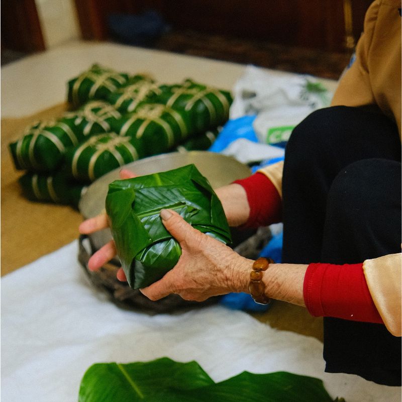 tet204 Bánh chưng, bánh tét được làm từ nếp, đỗ xanh và thịt lợn